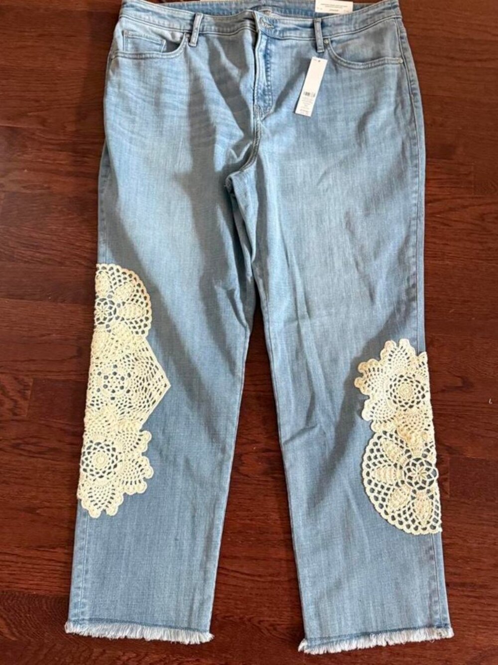 Chico's So Slimming Girlfriend Slim Leg jeans. NWT Size 3 (16R)